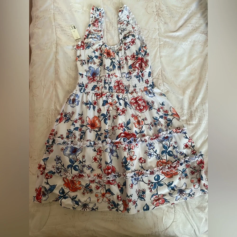 White base with different colored tropical flowers - Picture 2 of 4